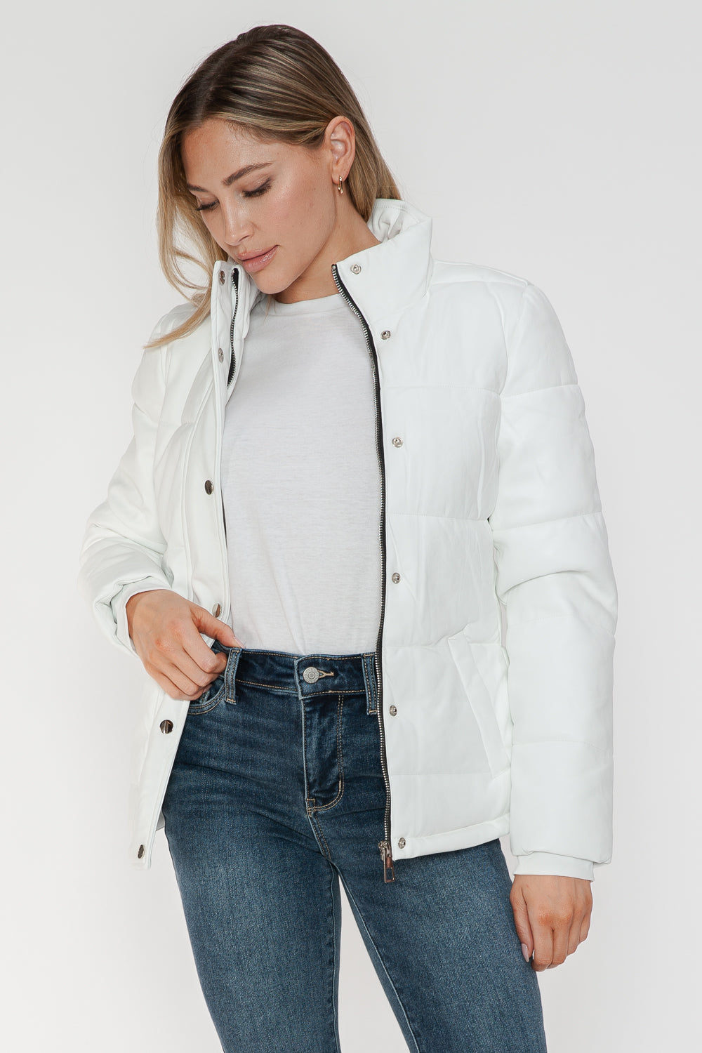 White Velours Éclat Jacket partially unbuttoned, casual look
