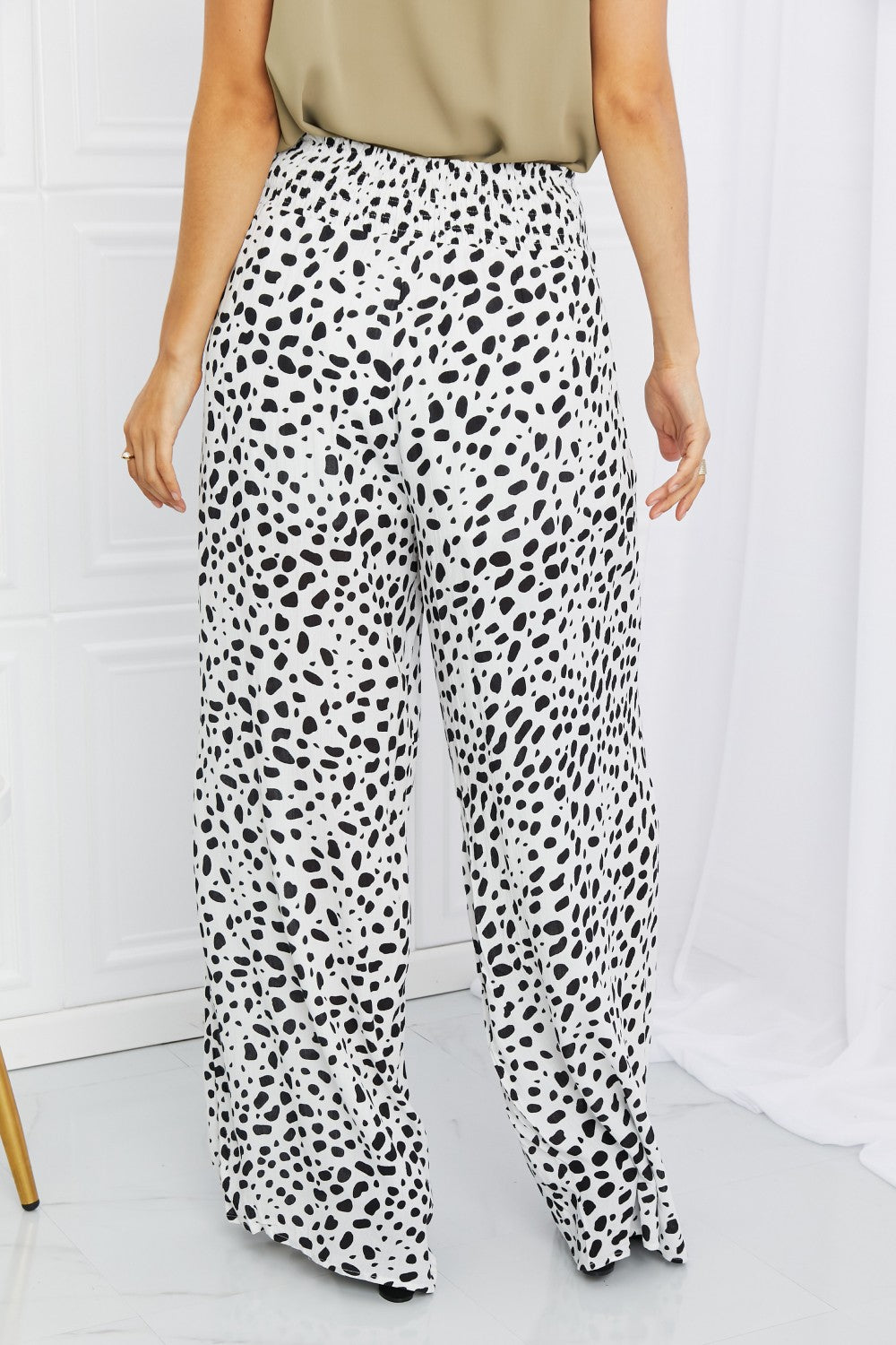 Leopard Chic: Animal Print Tied Pleated Wide Leg Pants in White | Pants - CHANELIA