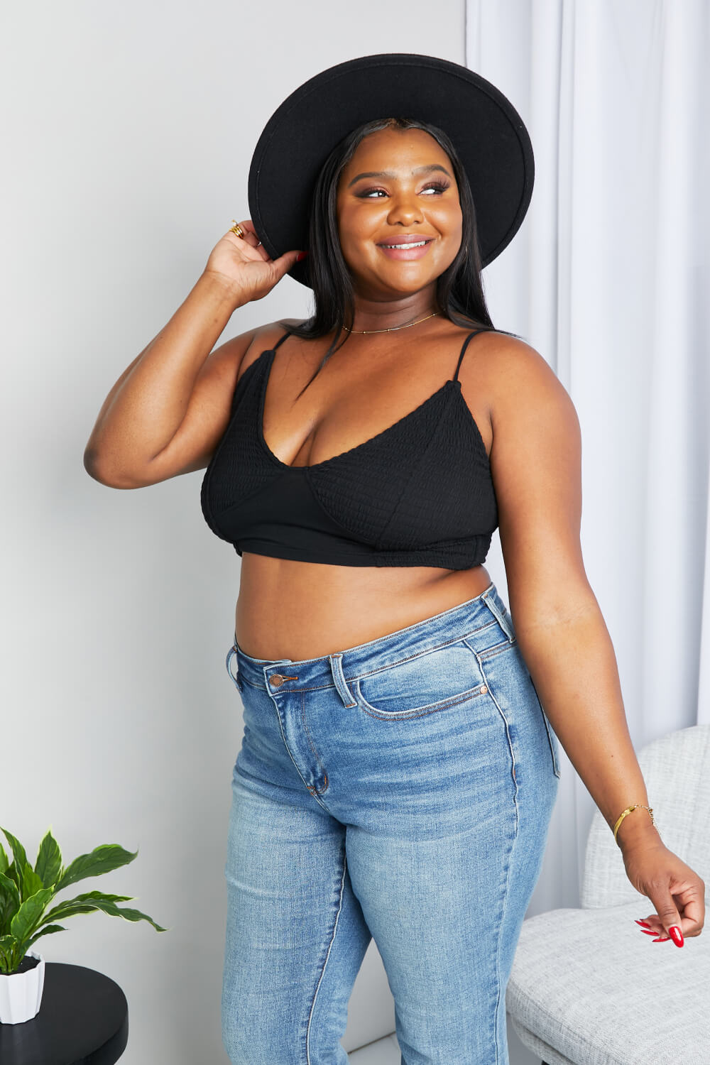 THE SEAMLESS ESSENTIAL BRALETTE TOP - BLACK - Dion of Paeania